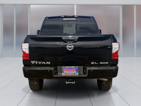 Used 2018 Nissan Titan SL w/ Chrome Package image 5