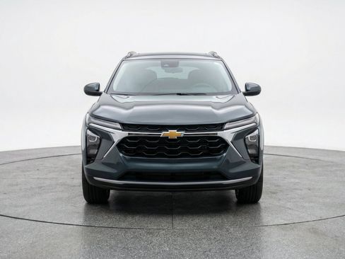 Used 2025 Chevrolet Trax LT w/ LT Convenience Package FWD image 2