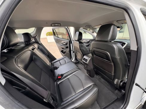 Used 2024 GMC Terrain SLT AWD/4WD image 12
