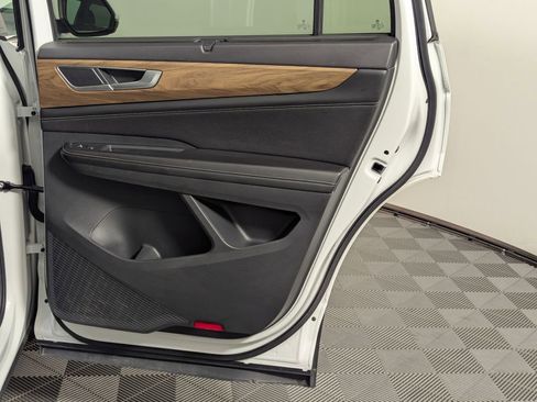 Used 2024 Volkswagen Atlas SE image 53