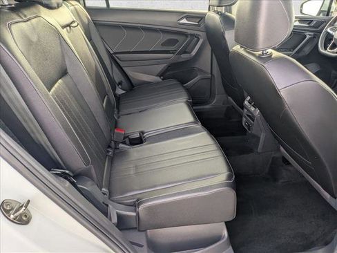 Used 2022 Volkswagen Tiguan SE image 20