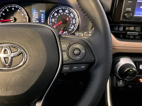 Used 2019 Toyota RAV4 XLE Premium AWD/4WD image 25