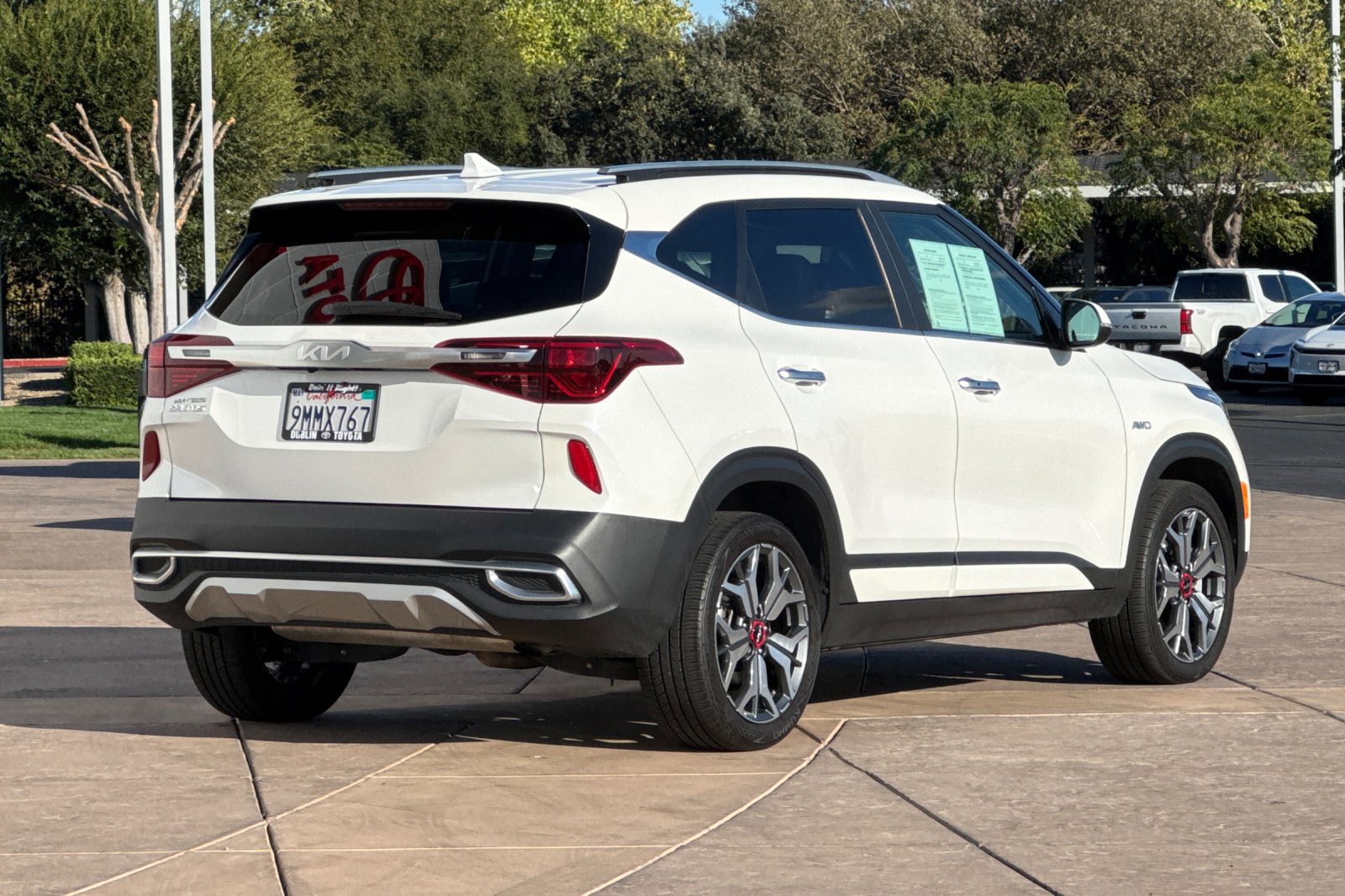 Used 2023 Kia Seltos SX w/ SX Sunroof Package AWD/4WD image 4