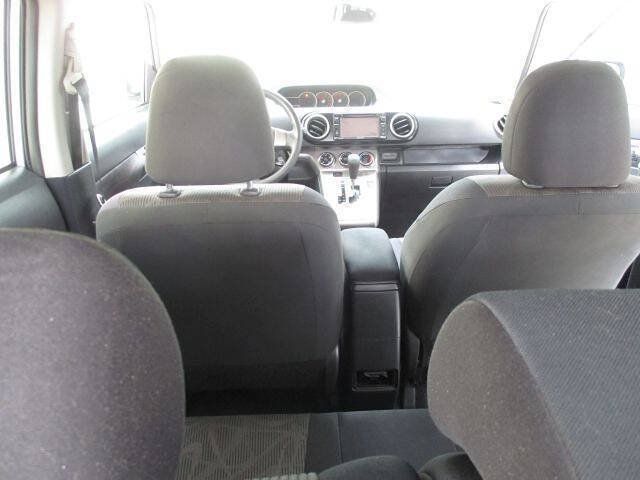 Used 2015 Scion xB FWD image 15