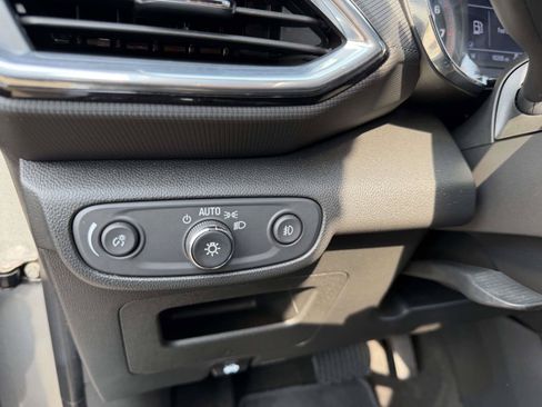 Used 2023 Chevrolet TrailBlazer LT FWD image 19