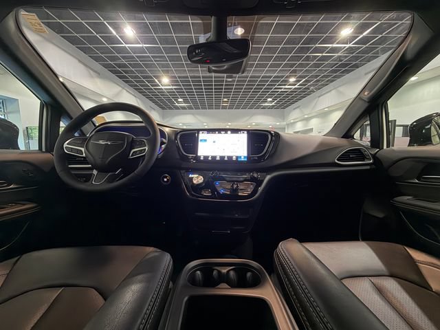 Used 2026 Chrysler Pacifica Select FWD image 16