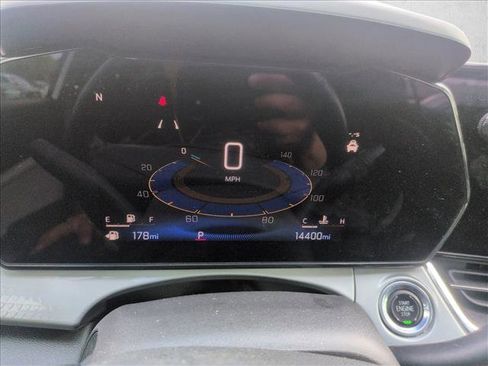 Used 2024 Chevrolet Trax LT w/ Driver Confidence Package image 11