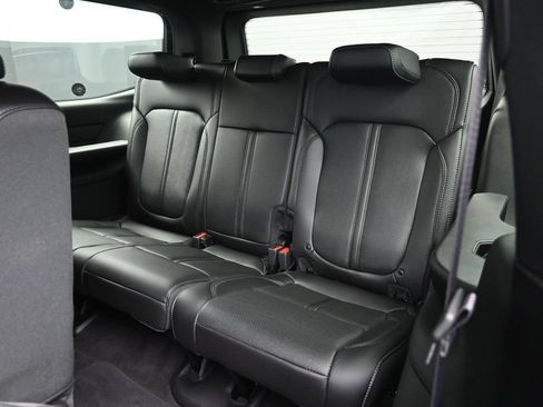 Used 2025 Jeep Wagoneer 4WD image 35
