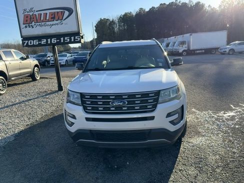 Used 2017 Ford Explorer XLT w/ Equipment Group 202A image 2