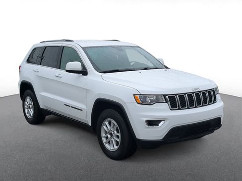 Used 2019 Jeep Grand Cherokee Laredo AWD/4WD image 2