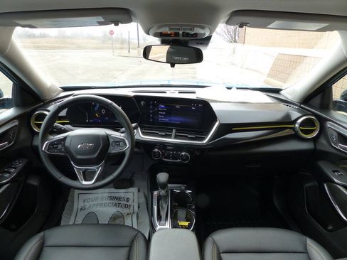 Used 2025 Chevrolet Trax ACTIV w/ Sunroof Package FWD image 35