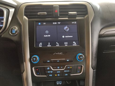 Used 2019 Ford Fusion SE image 25