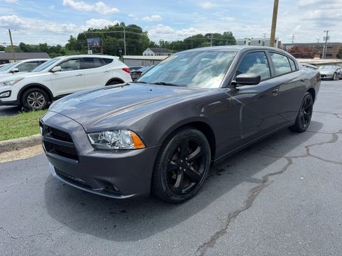 Used 2014 Dodge Charger SXT w/ Blacktop Package RWD image 3