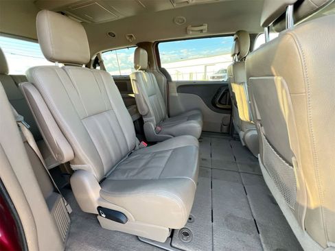 Used 2015 Chrysler Town & Country Touring-L w/ Driver Convenience Group image 20