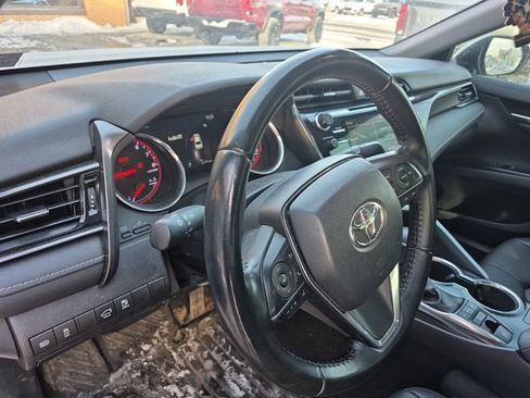 Used 2019 Toyota Camry XSE image 9