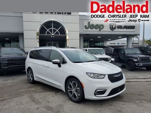 New 2026 Chrysler Pacifica Pinnacle image 1