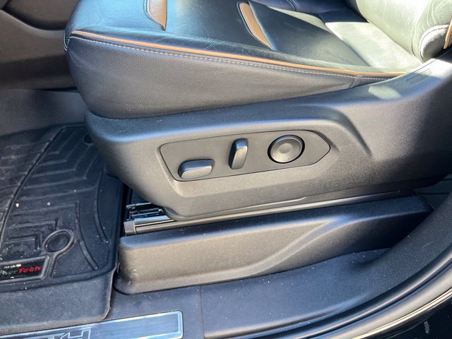 Used 2021 GMC Yukon XL AT4 w/ AT4 Premium Plus Package AWD/4WD image 16
