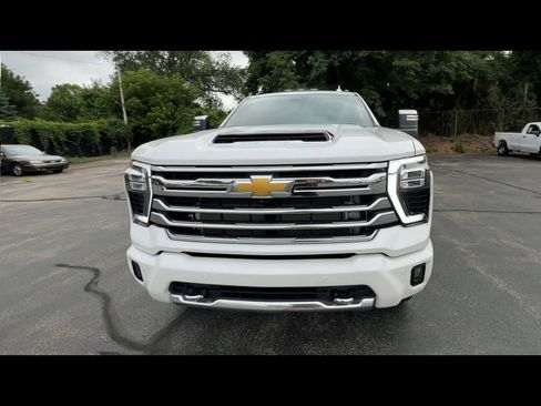 Used 2024 Chevrolet Silverado 3500 High Country w/ High Country Premium Package image 3
