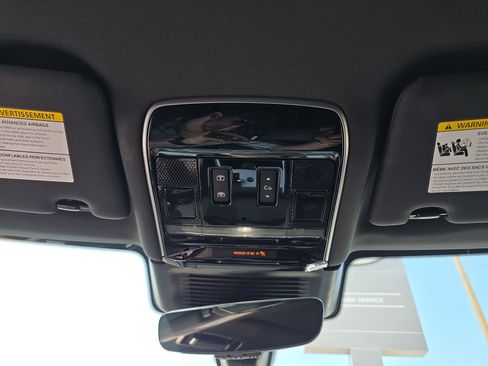 Certified 2025 Land Rover Range Rover SE AWD/4WD image 25