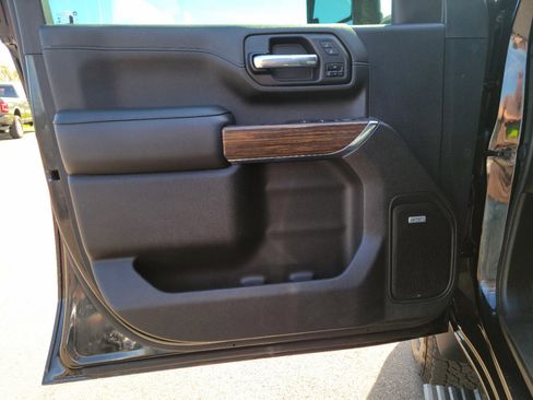 Used 2023 Chevrolet Silverado 2500 High Country w/ Z71 Off-Road Package image 8