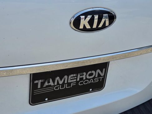 Used 2020 Kia Sedona L FWD image 23