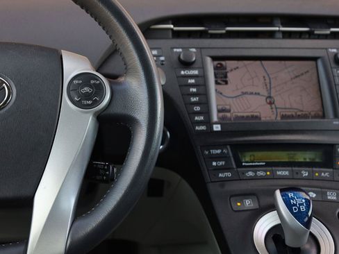 Used 2010 Toyota Prius Five FWD image 30