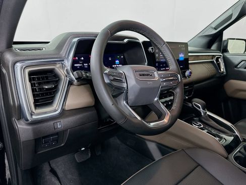 Used 2025 GMC Canyon Denali AWD/4WD image 9