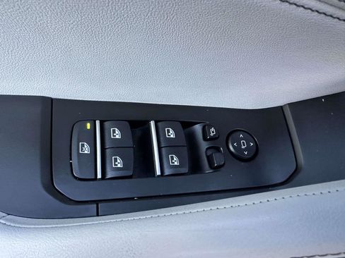 Used 2023 BMW X6 xDrive40i w/ Executive Package image 15