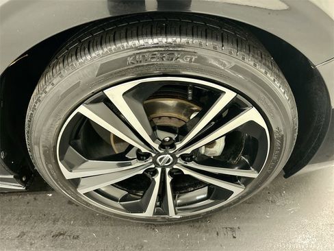 Used 2022 Nissan Sentra SR w/ Trunk Package image 12