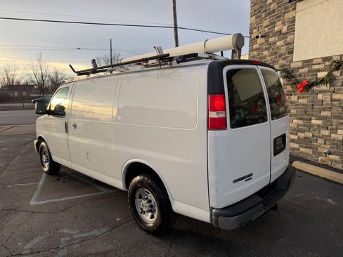 Used 2014 Chevrolet Express 2500 RWD image 15