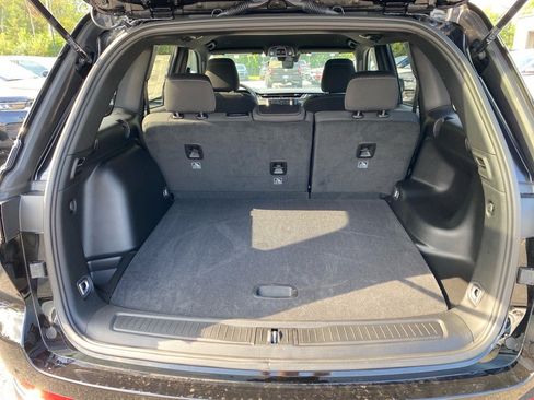 New 2025 Jeep Grand Cherokee 4WD image 13