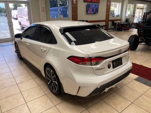 Used 2020 Toyota Corolla SE FWD image 3