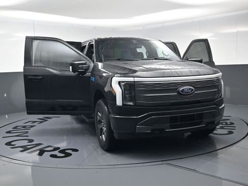Used 2023 Ford F150 Lightning Lariat image 22