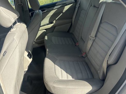 Used 2019 Ford Fusion SE image 10