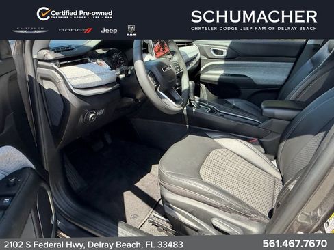 Certified 2022 Jeep Compass Latitude w/ Sun and Sound Group FWD image 11