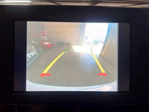 Used 2020 Chrysler Voyager L FWD image 31
