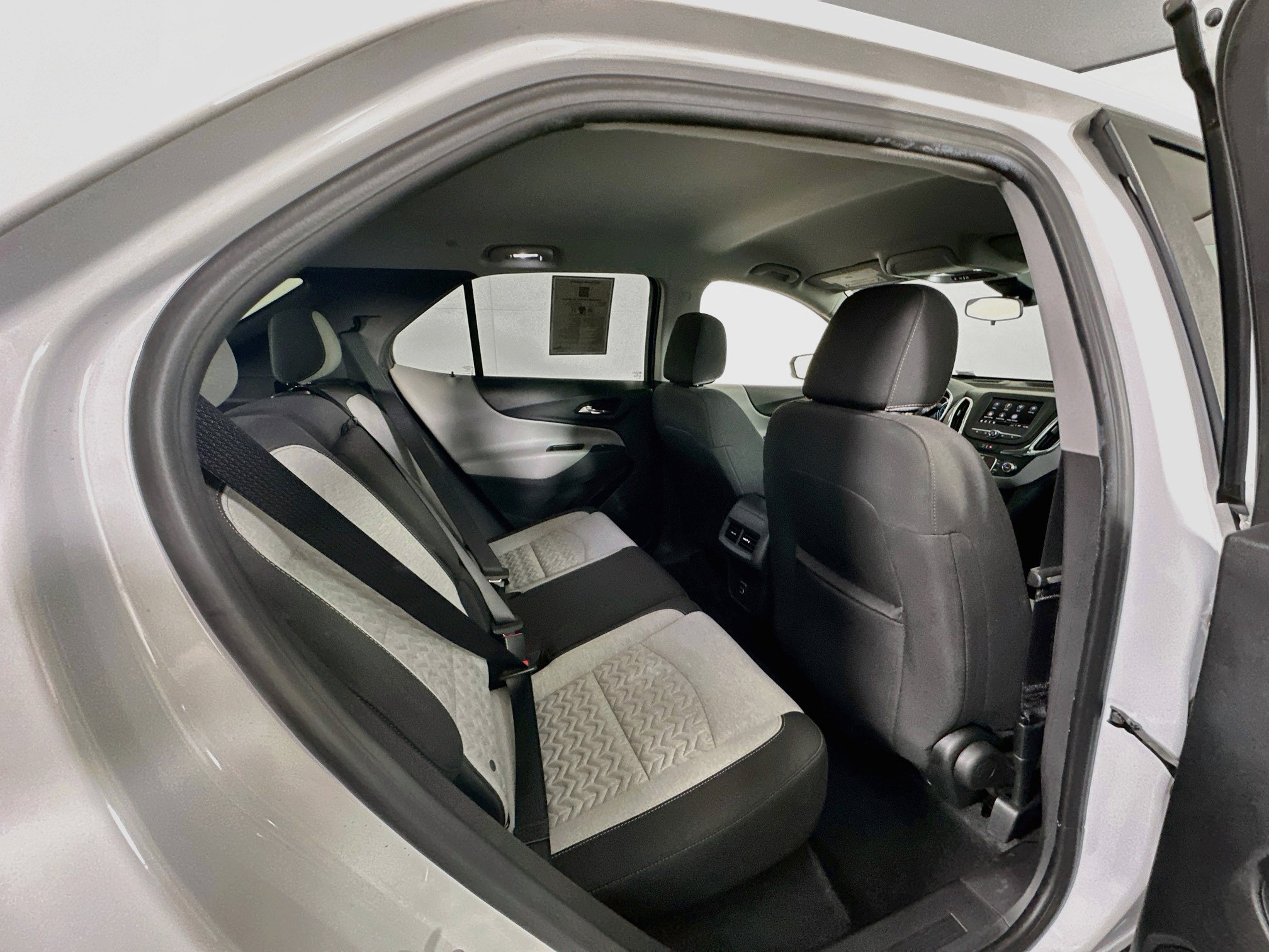Used 2024 Chevrolet Equinox LS w/ LS Convenience Package FWD image 29