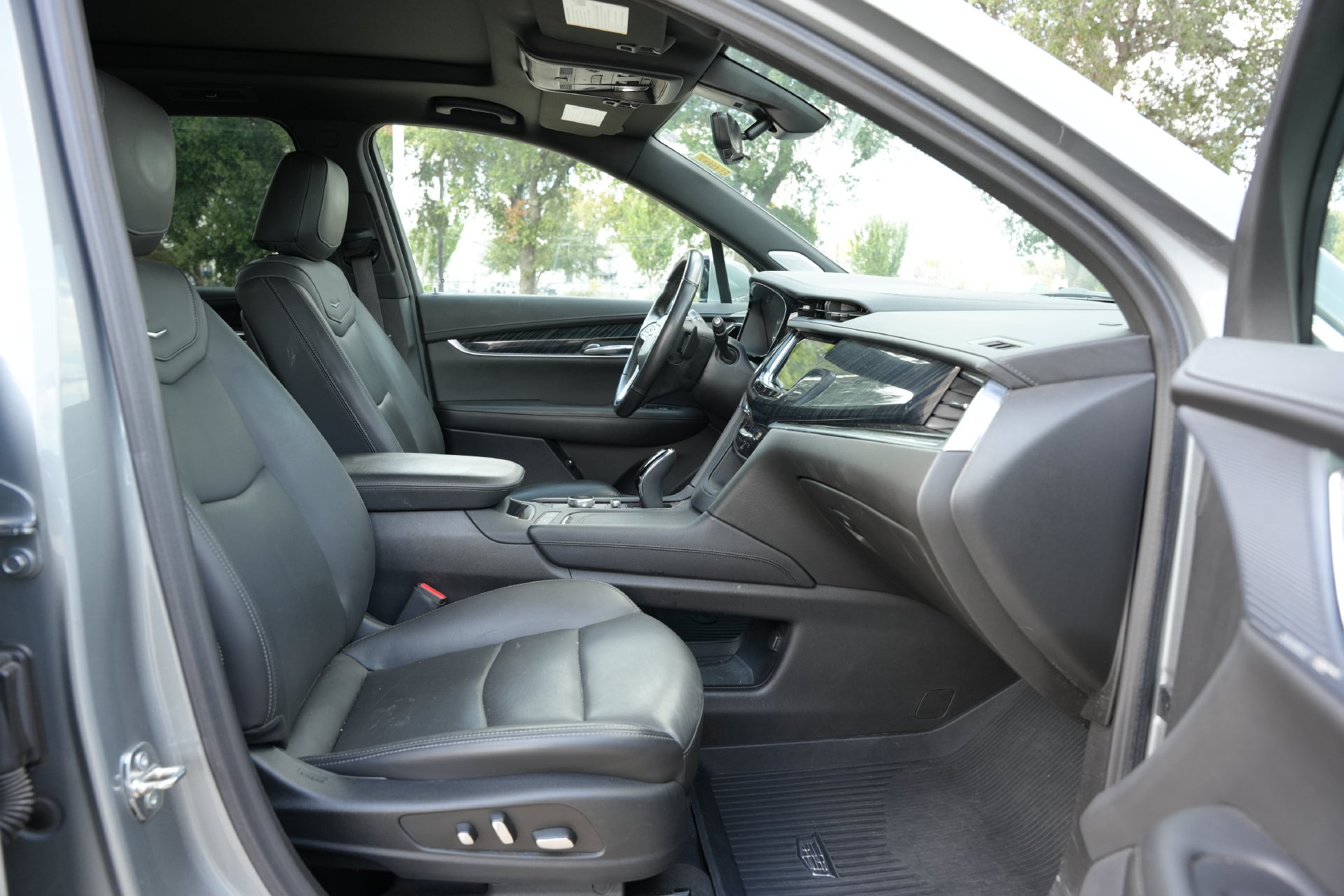 Used 2024 Cadillac XT6 Premium Luxury w/ Technology Package AWD/4WD image 26