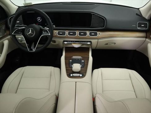 New 2026 Mercedes-Benz GLS 450 4MATIC image 13