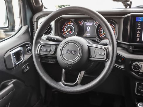 Used 2025 Jeep Gladiator Sport AWD/4WD image 16