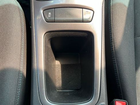 Used 2018 Chevrolet Cruze LT w/ Convenience Package FWD image 17