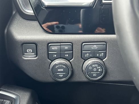 Used 2025 Chevrolet Silverado 1500 LT Trail Boss w/ LPO, Dark Essentials Package image 21