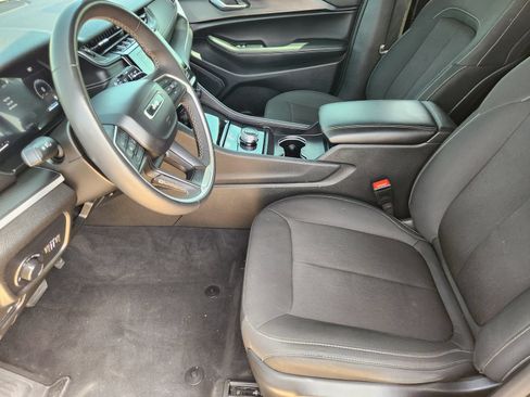 Used 2025 Jeep Grand Cherokee Laredo X RWD image 13