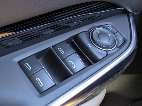 Used 2024 Cadillac XT4 Luxury w/ Cold Weather Package FWD image 30