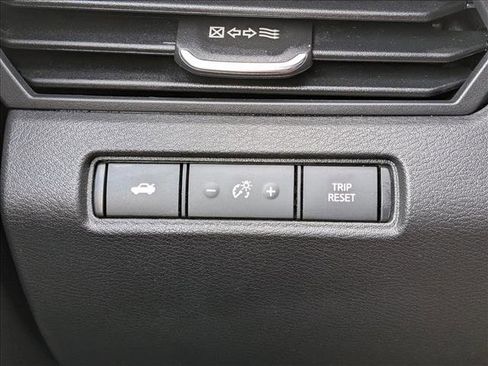 Used 2024 Nissan Altima 2.5 SV image 12