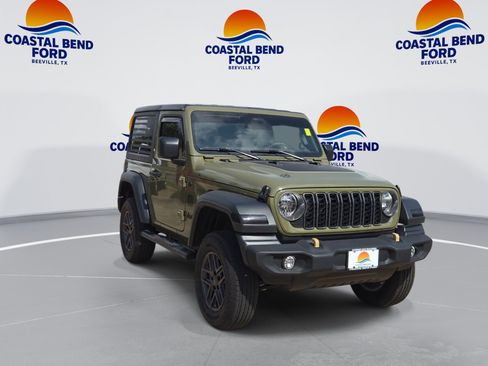 Used 2025 Jeep Wrangler Sport AWD/4WD image 2