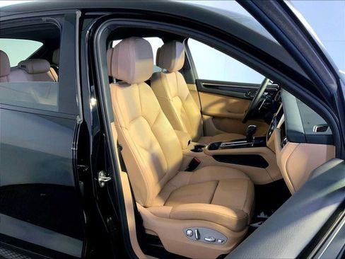 Certified 2023 Porsche Macan AWD/4WD image 18