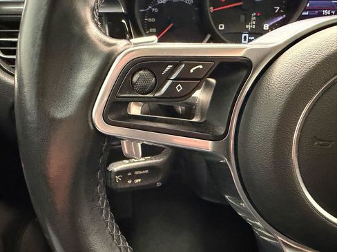 Used 2021 Porsche Macan AWD/4WD image 25