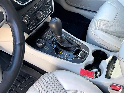 Used 2020 Jeep Cherokee Limited w/ Advanced Safety Group image 16