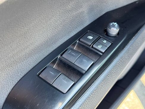 Used 2025 Toyota Camry SE FWD image 18